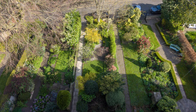 5 bed Town House for sale Image 6