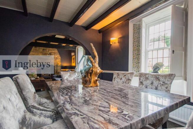 4 bed House for sale Image 6