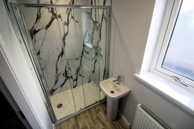 EN-SUITE (1).JPG