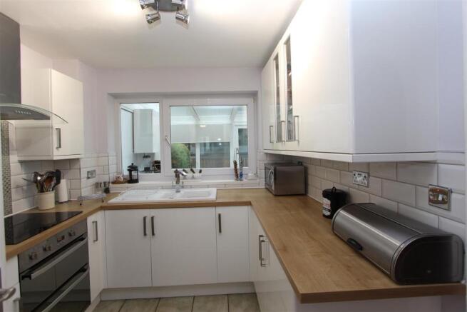 85 sir stafford close 006.JPG