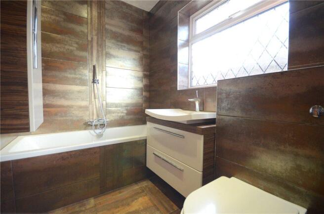 Bathroom 1b