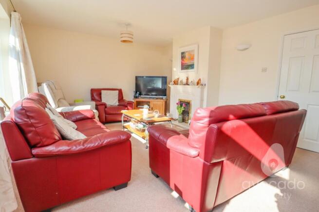 Latham Avenue, Frimley, Camberley, Surrey, GU16 8PW photo 3