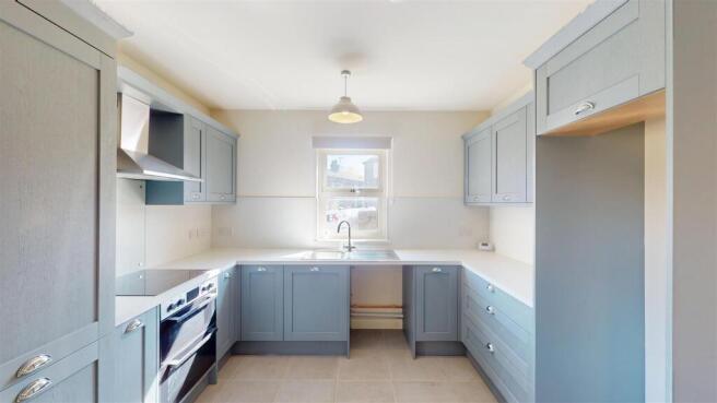 4 bed Semi-Detached to rent Image 5