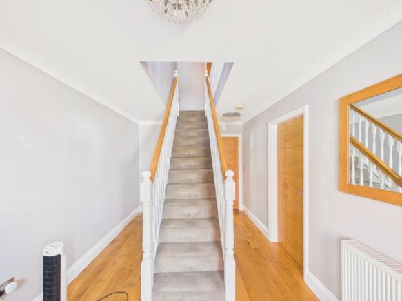 5 bed Detached for sale Image 10