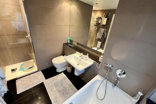 En-suite (2)