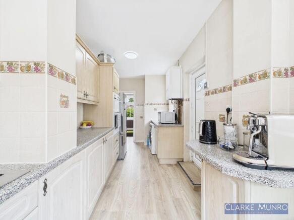 4 bed Detached for sale Image 3