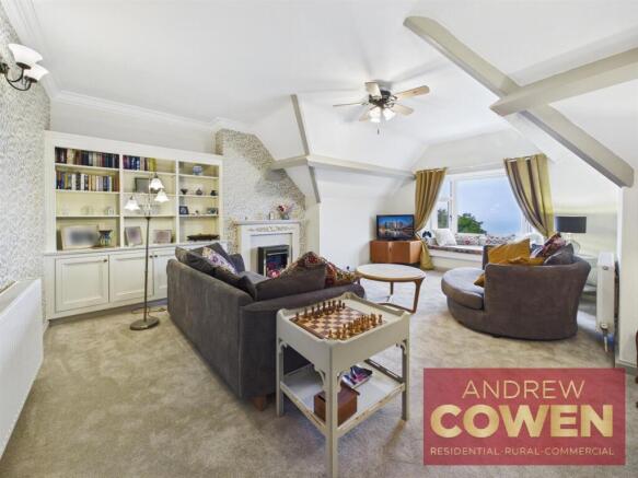 2 bed Flat for sale Image 7