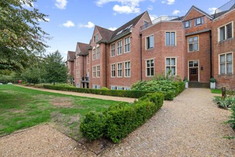 Kings Drive, Midhurst, West Sussex, GU29