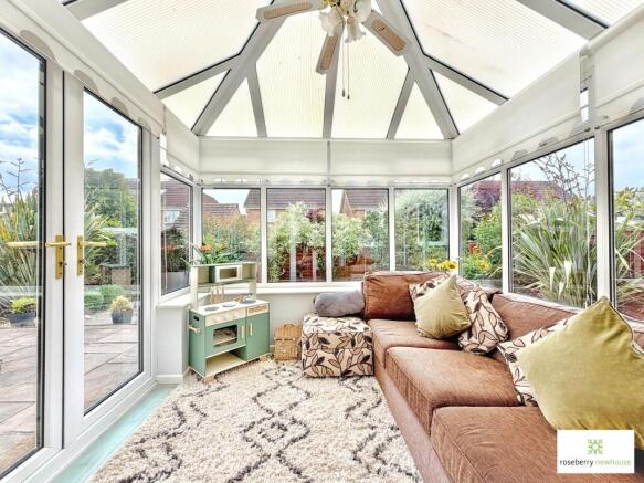 4 bed Detached for sale Image 11