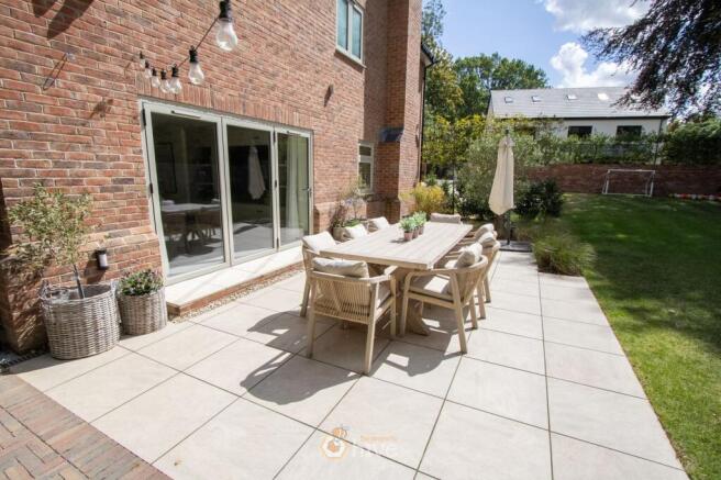 6 bed Detached for sale Image 4