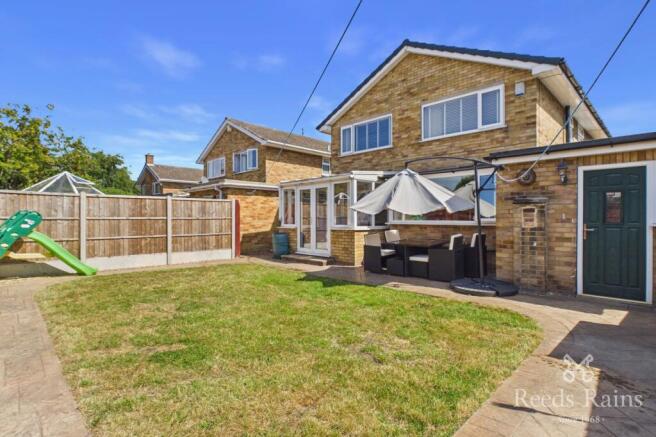 4 bed Detached for sale Image 5