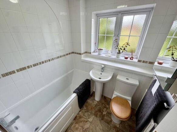 16 Little Manor G...