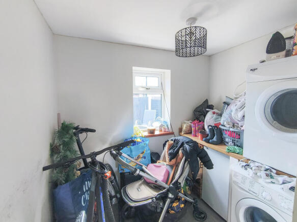 3 bed Semi-Detached for sale Image 6