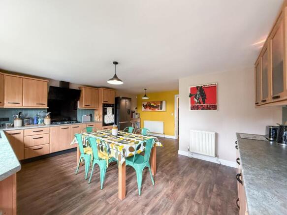 3 bed Semi-Detached for sale Image 11