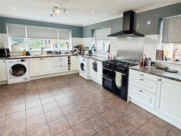 4 bed Semi-Detached for sale Image 4