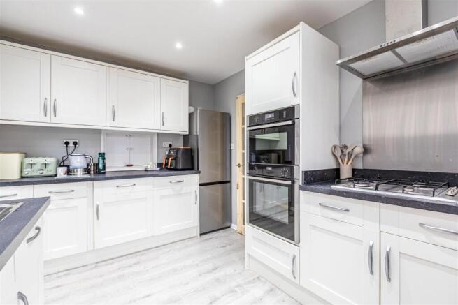 3 Kashmir Close, New Haw, KT15 3JD - 20.jpg