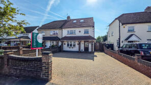 155, Pettits Lane, Romford RM1 4ED