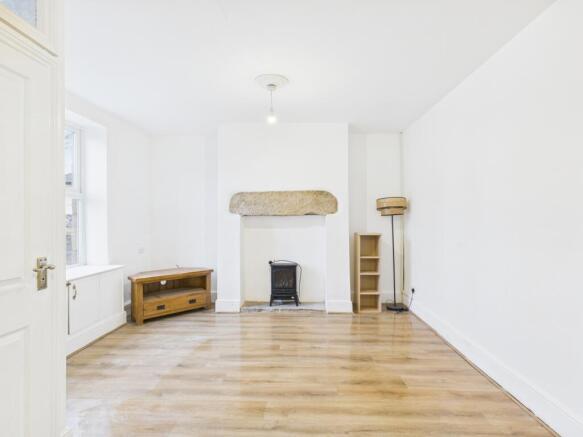 CAM03729G0-PR0200-STILL001