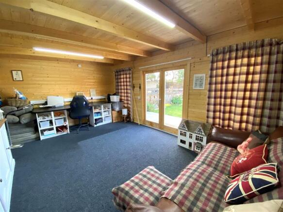 SUMMERHOUSE