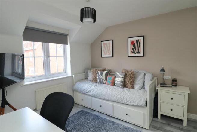 3 bed Semi-Detached for sale Image 6
