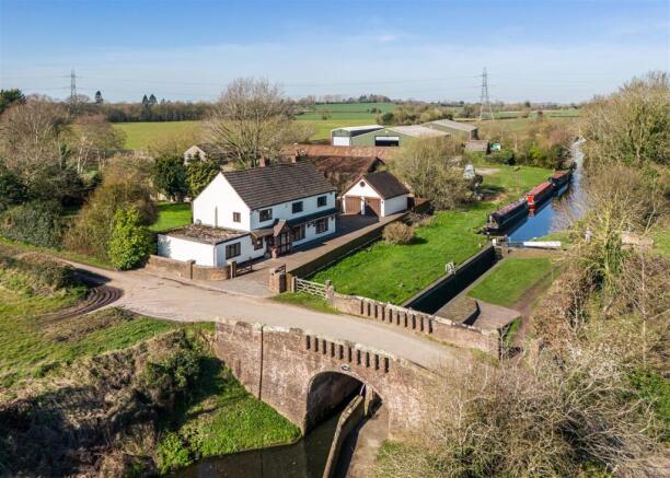 Awbridge Cottage-drone-1.jpg
