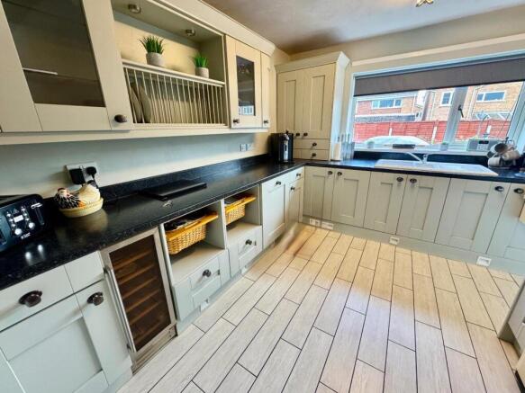 4 bed Link Detached House for sale Image 8