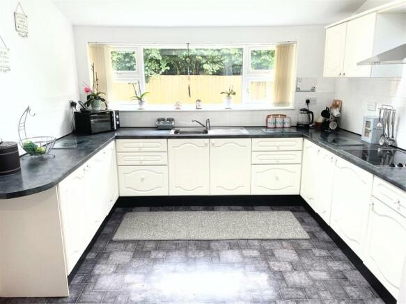 Kitchen / Breakfast Room