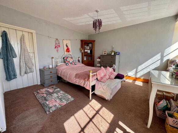 4 bed Detached for sale Image 12