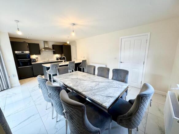 4 bed Detached for sale Image 5