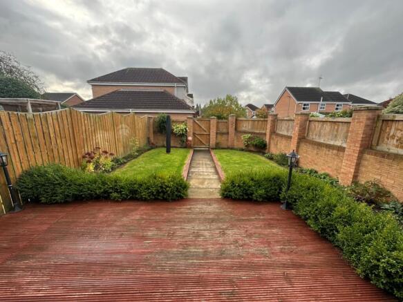 3 bed Semi-Detached to rent Image 12