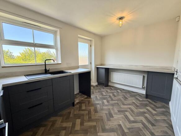 2 bed Semi-Detached to rent Image 6
