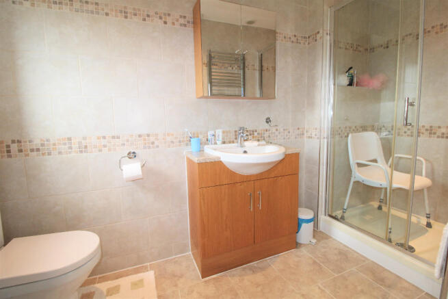 En suite shower rm