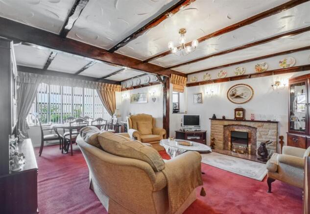 Lounge/Dining Room
