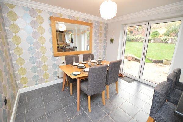open plan dining/kitchen