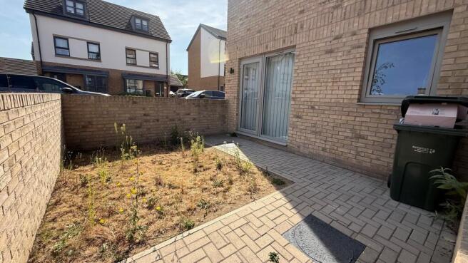 4 bed Town House to rent Image 11