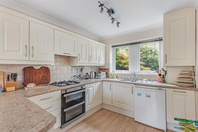 3 bed Town House for sale Image 4