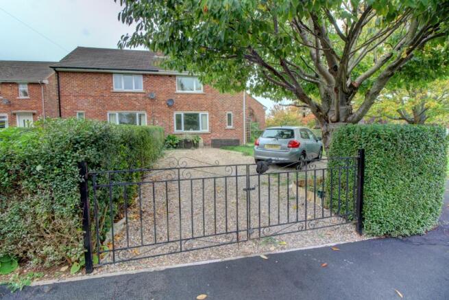Front view of property showing drive