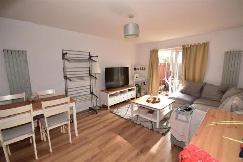 Andrew Close, Hainault