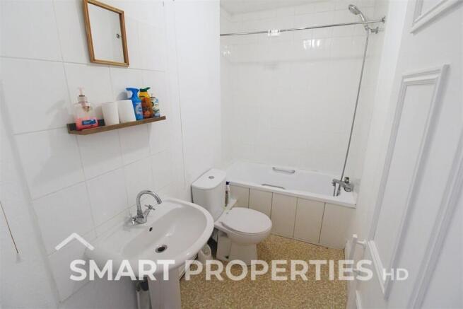 2 bed Terraced to rent Image 6