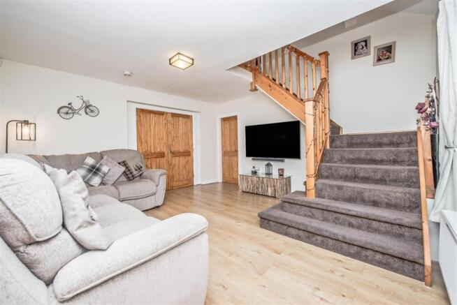 5 bed Detached for sale Image 5