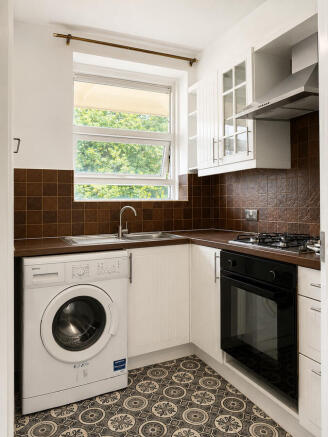 3 bed Flat to rent Image 4