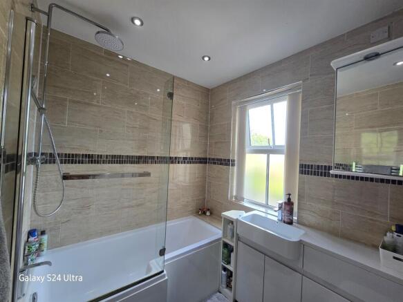 5 bed Semi-Detached for sale Image 6