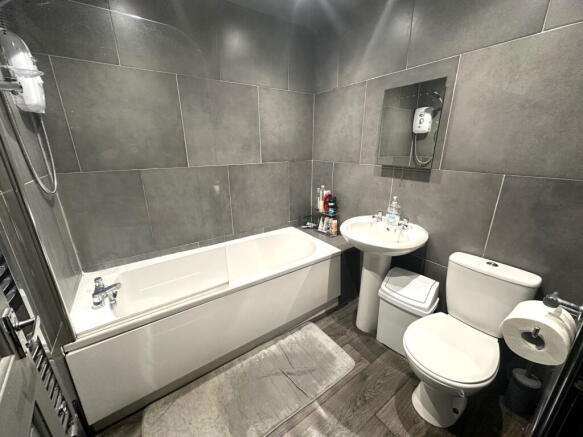 6 bed Detached for sale Image 6
