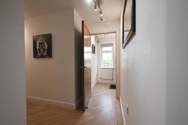 3 bed Apartment for sale Image 9