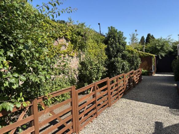 1 bed Detached Bungalow to rent Image 9