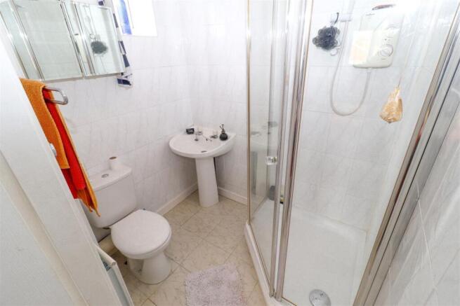 4 bed Semi-Detached for sale Image 9