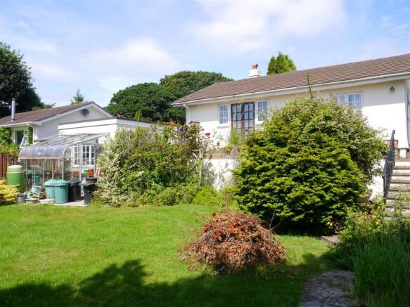 perran close rear garden 3.JPG