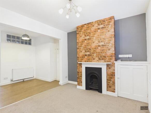 CAM02887G0-PR0601-STILL011 (1).jpg