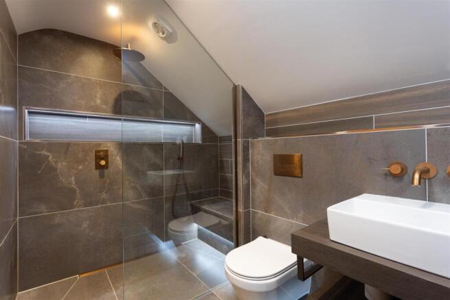 4 bed Detached for sale Image 12