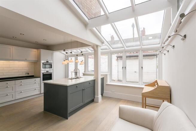 Kitchen/ Breakfast Room